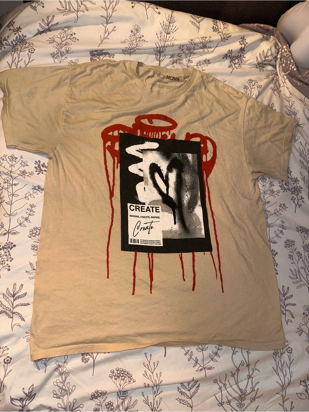Fashion Nova “Create” Graphic T-Shirt Beige Red Black Size Medium